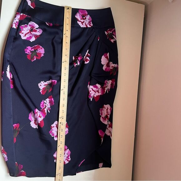 Joie Alphina Tulip Skirt Faux Wrap Drape Floral Knee Length Navy Size 4 Romantic - Picture 8 of 8